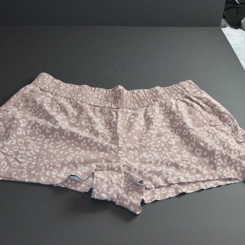 Shorts - Picture 2 of 5